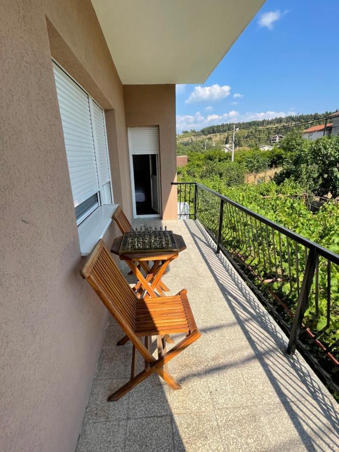 Entire 1-Bedroom Apartment With Free Parking Podgoriţa Exterior foto