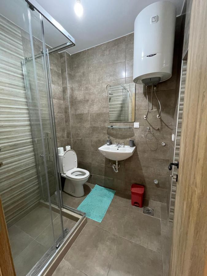 Entire 1-Bedroom Apartment With Free Parking Podgoriţa Exterior foto